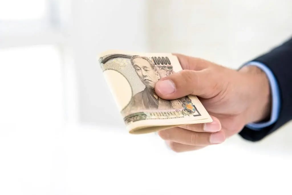 Tipping in Japan - Crown Currency
