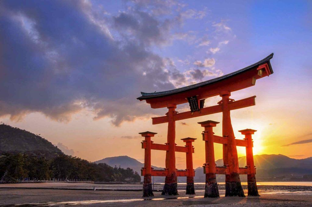 Itsukushima-Shrine-Hiroshima-1024x680