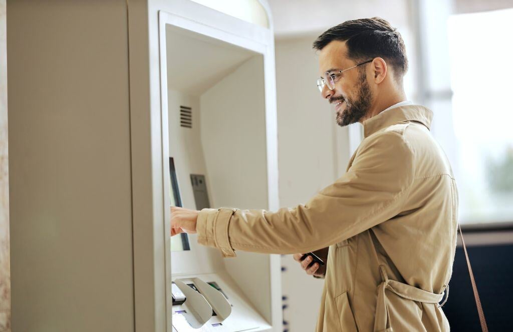 Tips-for-Using-ATMs-in-French-Polynesia