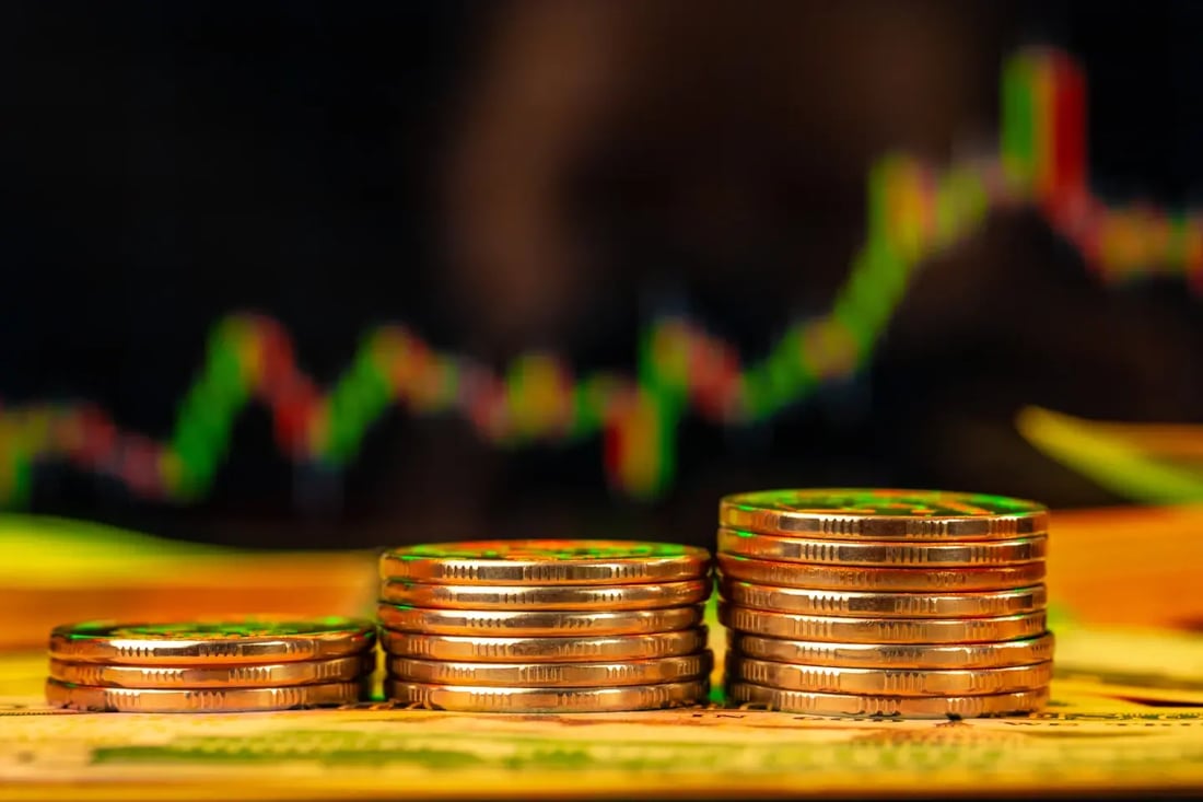 Stacked coins with rising market graph illustrating exchange rate movements and global money exchange trends.