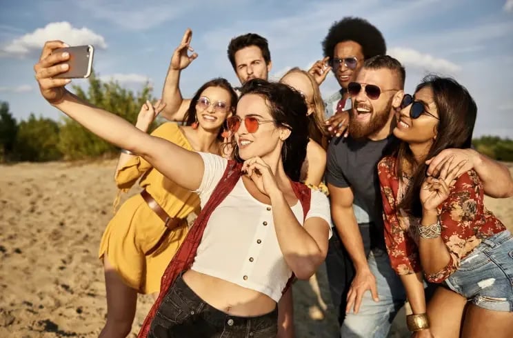 group-of-friends-taking-selfie