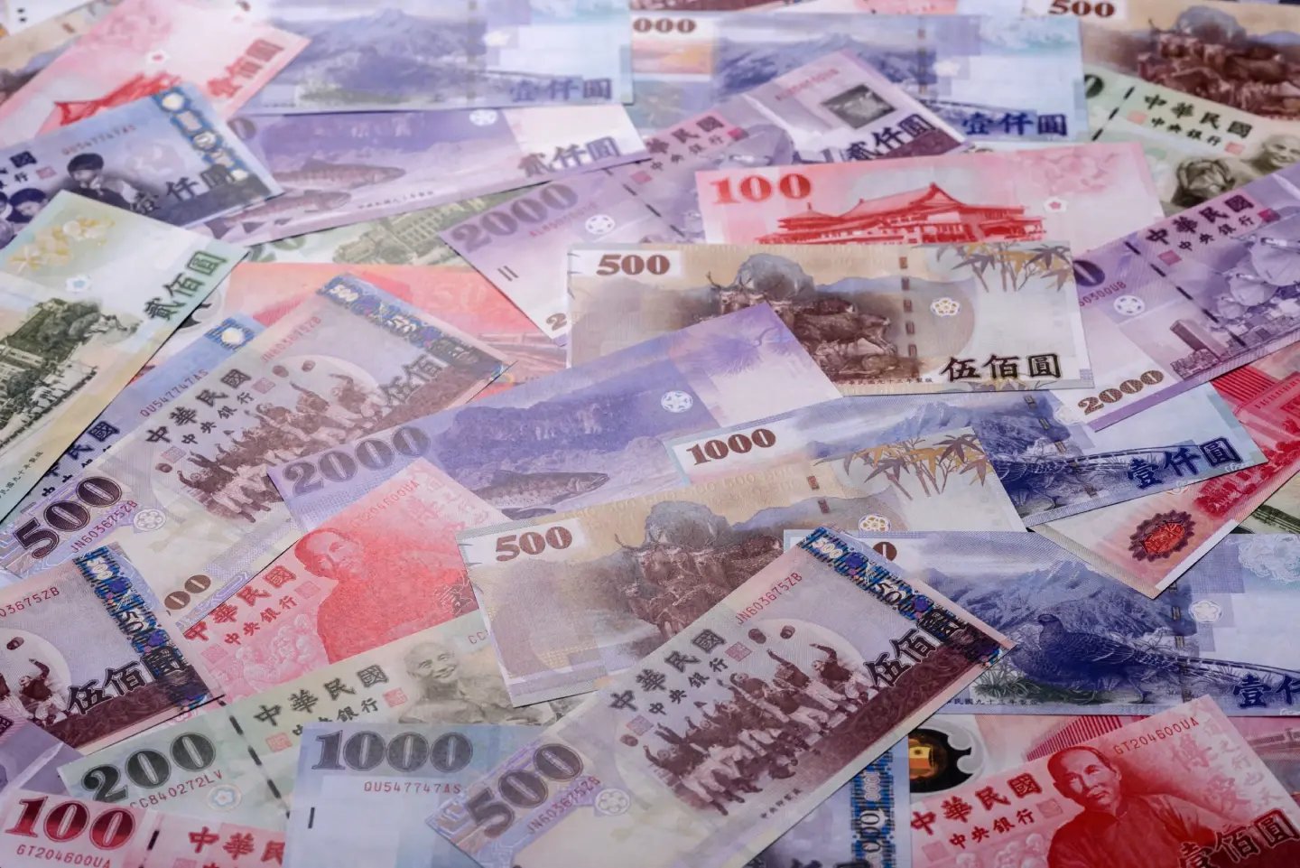 taiwan-taiwanese-paper-banknotes-and-coins-dollar