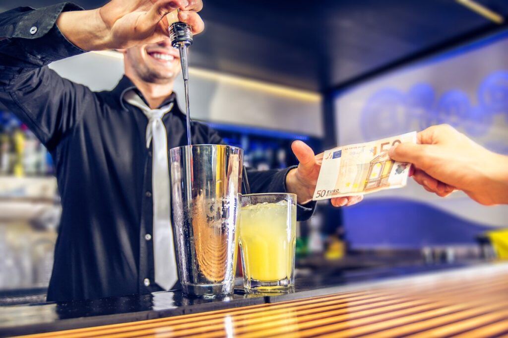 Tipping in France - Is it Customary to Tip in France?