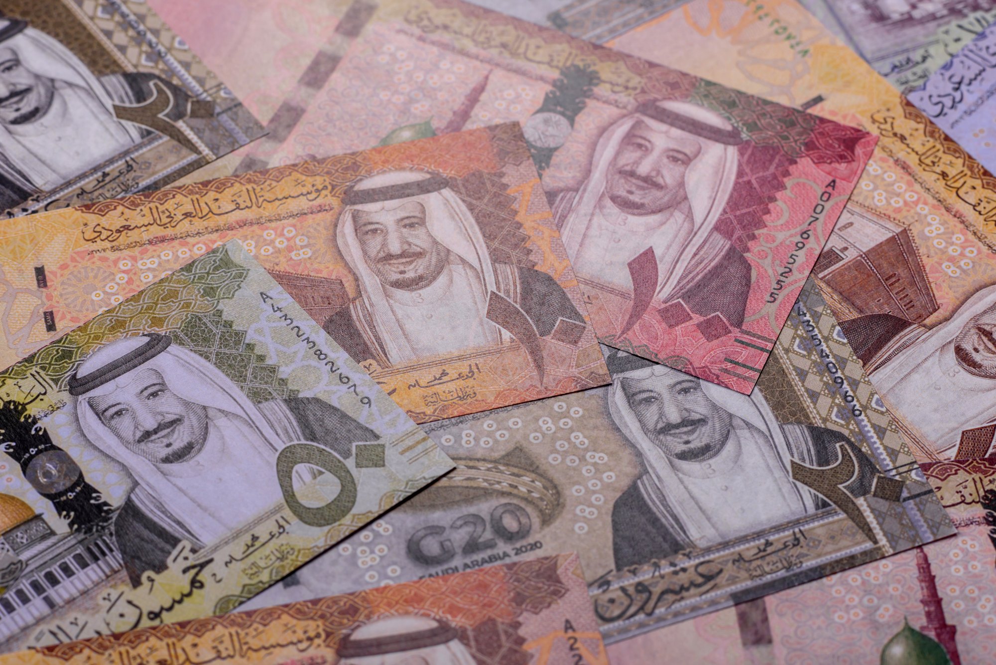 Spread of Saudi riyal banknotes featuring King Salman
