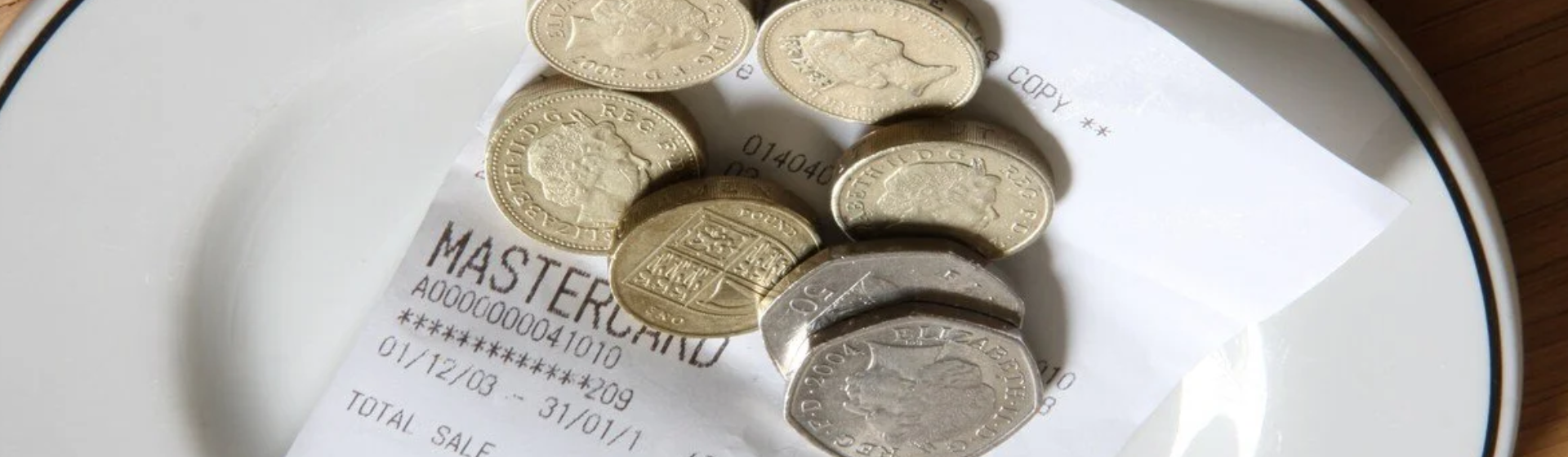 Tipping in the UK – Is it Customary to Tip in the UK?